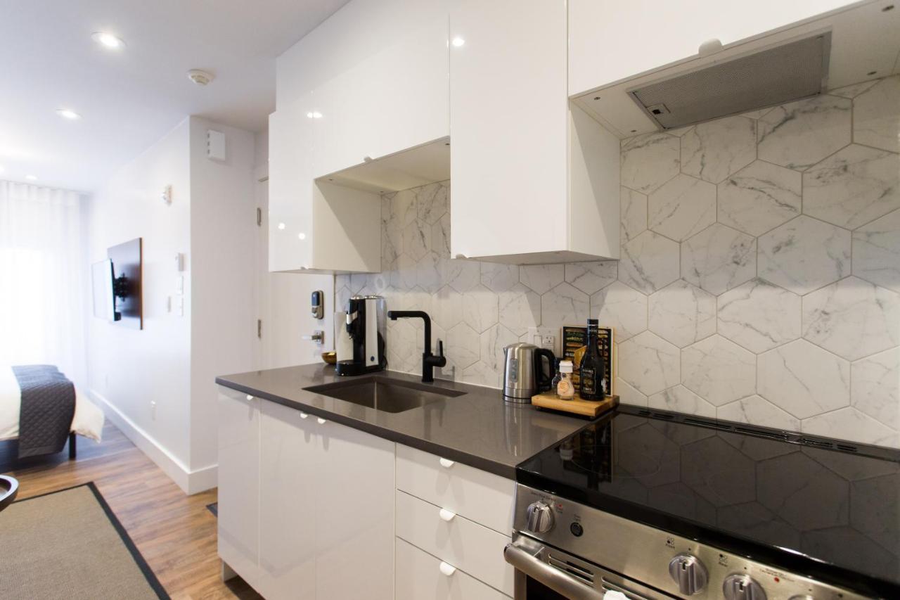 Blue Oasis Studio With Full Kitchen And Bath By Den Stays Montréal Extérieur photo