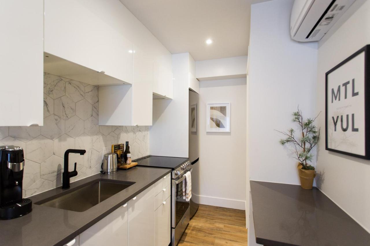 Blue Oasis Studio With Full Kitchen And Bath By Den Stays Montréal Extérieur photo