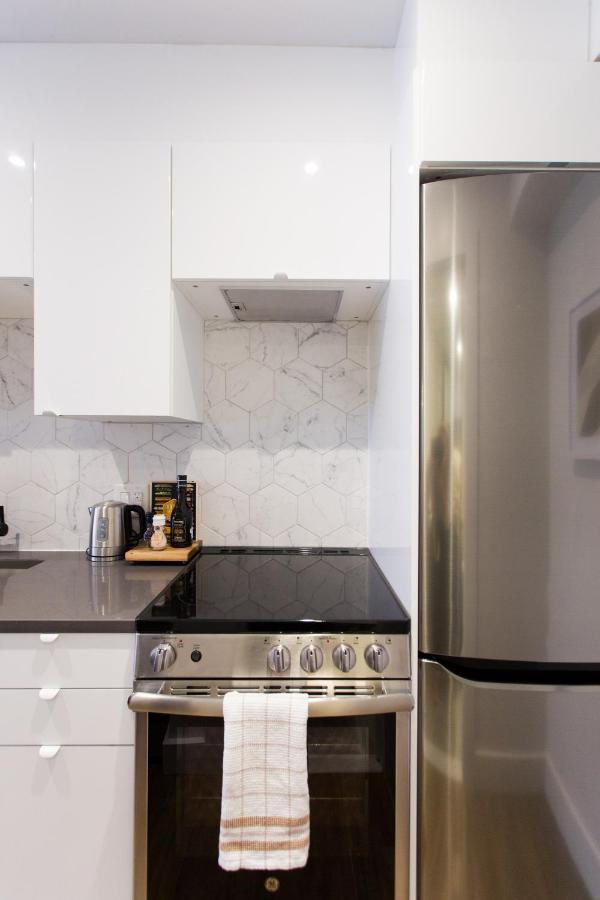 Blue Oasis Studio With Full Kitchen And Bath By Den Stays Montréal Extérieur photo
