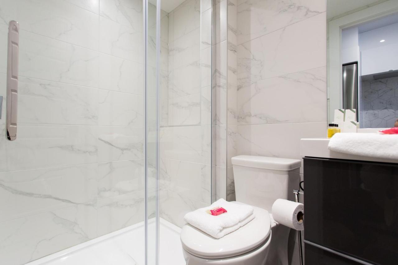 Blue Oasis Studio With Full Kitchen And Bath By Den Stays Montréal Extérieur photo