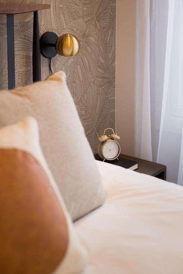Blue Oasis Studio With Full Kitchen And Bath By Den Stays Montréal Extérieur photo