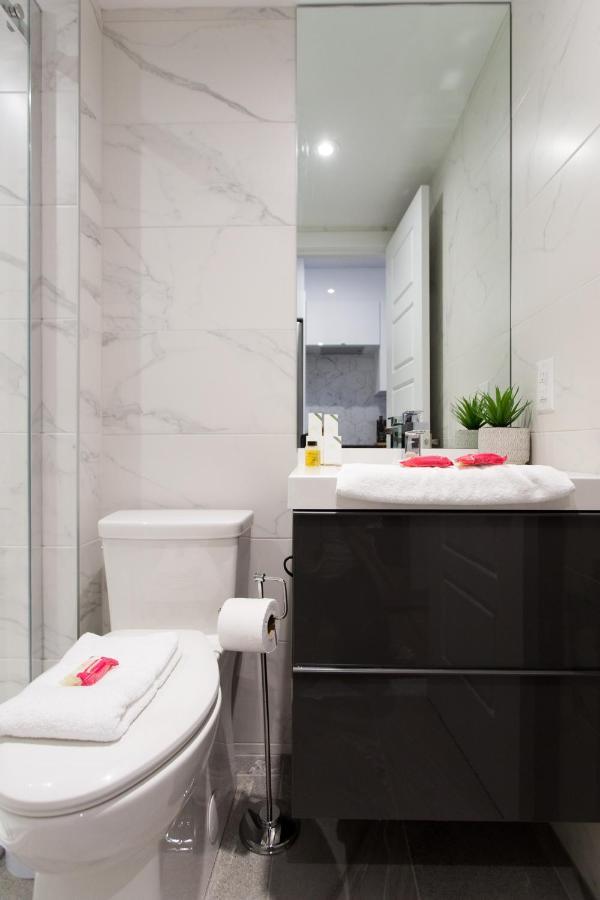 Blue Oasis Studio With Full Kitchen And Bath By Den Stays Montréal Extérieur photo