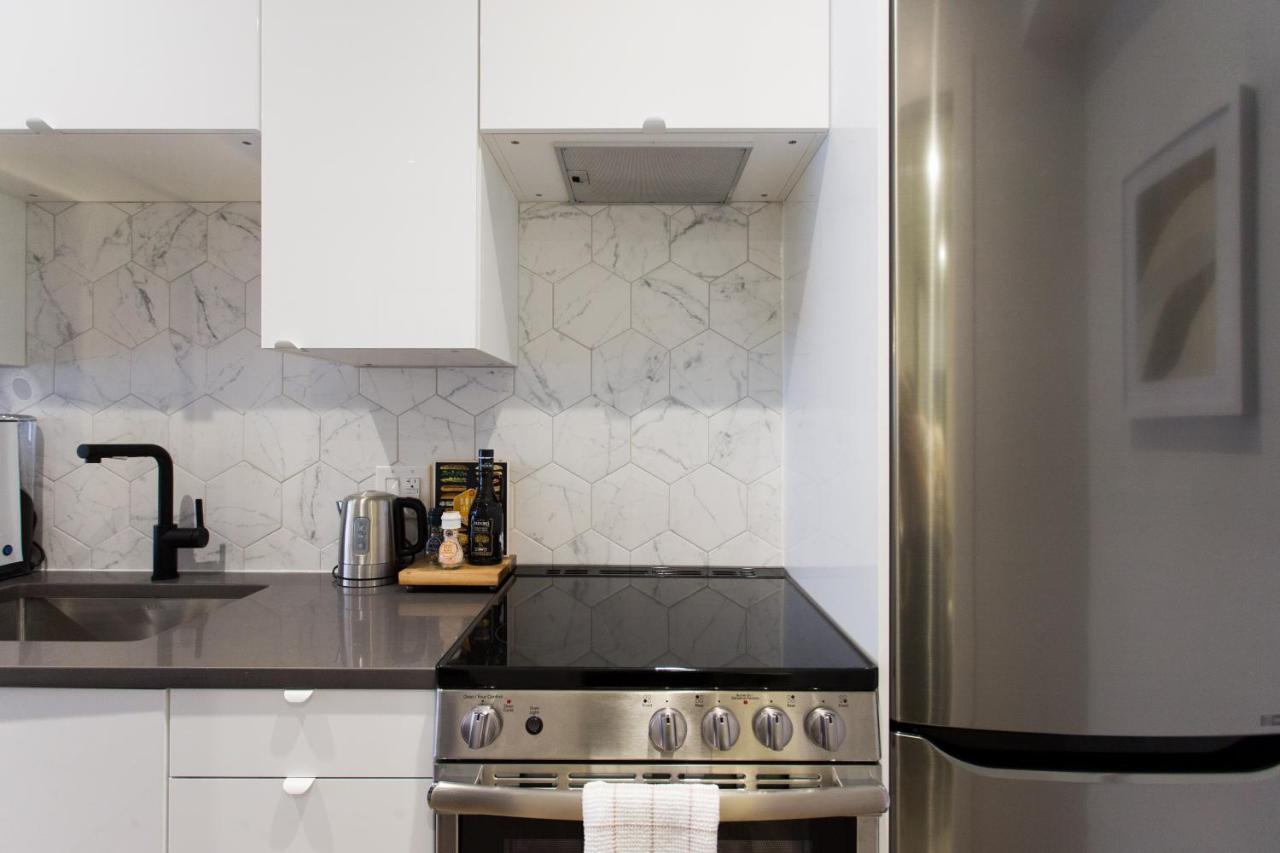 Blue Oasis Studio With Full Kitchen And Bath By Den Stays Montréal Extérieur photo